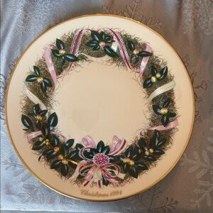 Lenox Holiday Wreath Plate with Gold and Pink Accents
